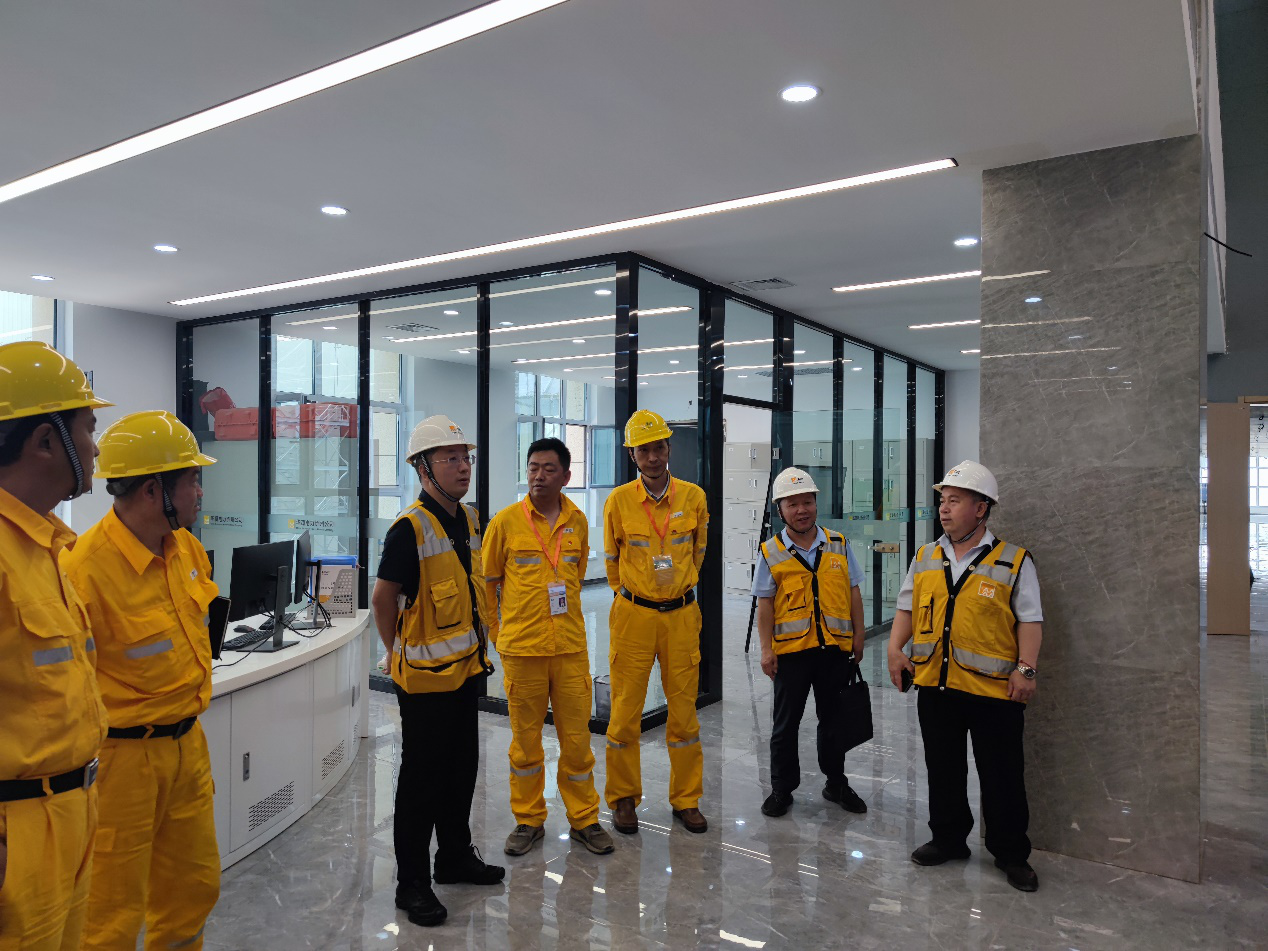 市能源局四级调研员张秉炬带队在宁武县进行电力安全生产检查